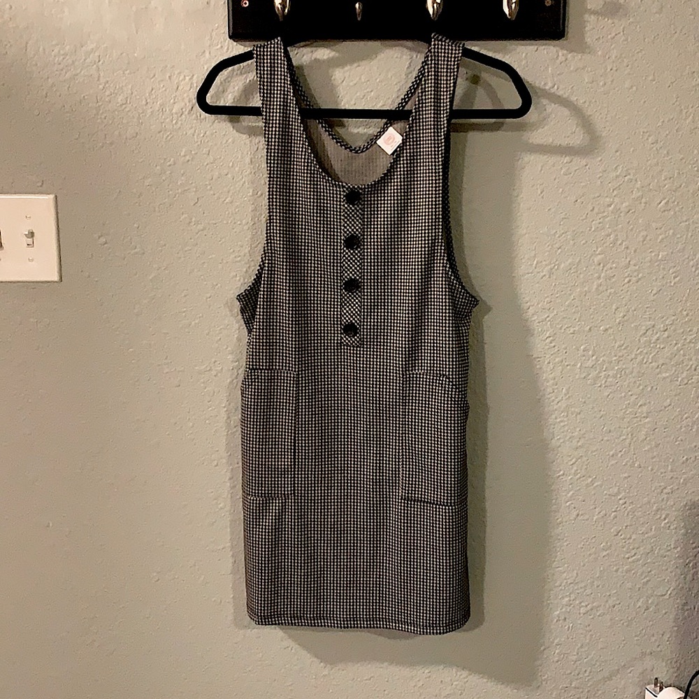 Super cute dress!